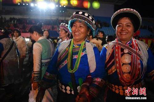 怒江傈僳族小伙吃瓜网