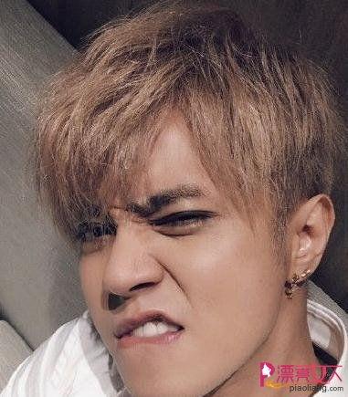 卷毛哥黑料吃瓜网最新,吃瓜网独家爆料，真相令人震惊！