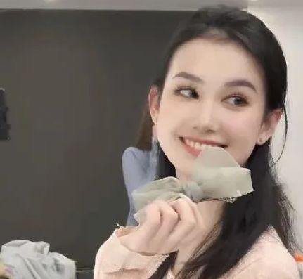 网红陈曦吃瓜是真的吗,真相还是炒作？