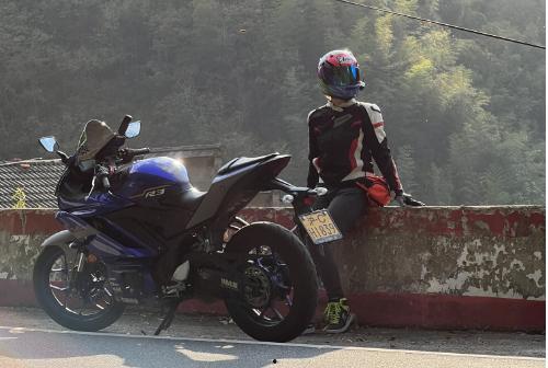 摩托车女骑网红吃瓜,揭秘网络红人的真实生活